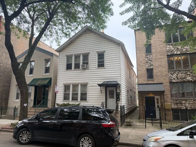 823 S Carpenter Street, Chicago, IL 60607