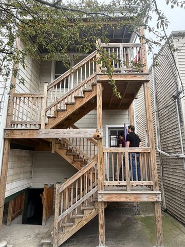 823 S Carpenter Street, Chicago, IL 60607