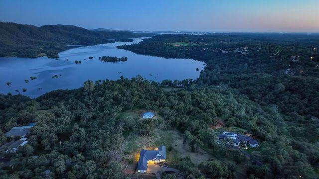10180 Tierra Del Lago Pl, Newcastle, CA 95658