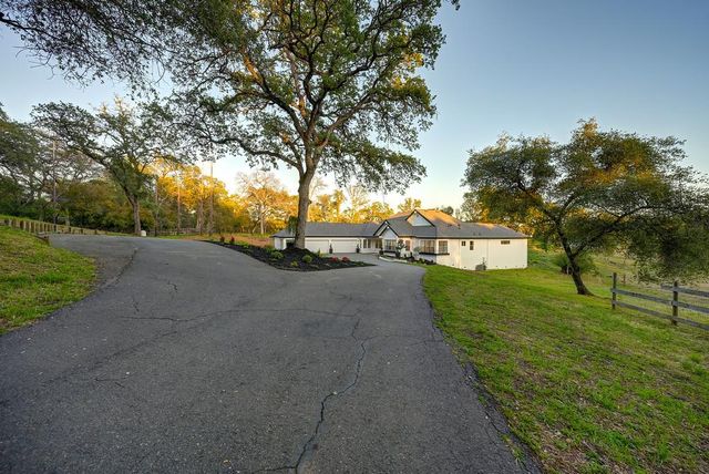 10180 Tierra Del Lago Pl, Newcastle, CA 95658