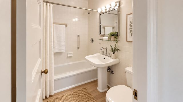 1070 Beacon St. 6A, Brookline, MA 02446