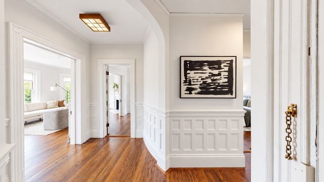 1070 Beacon St. 6A, Brookline, MA 02446