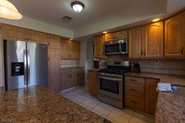 23 Carr Pl, Totowa Boro, NJ 07512