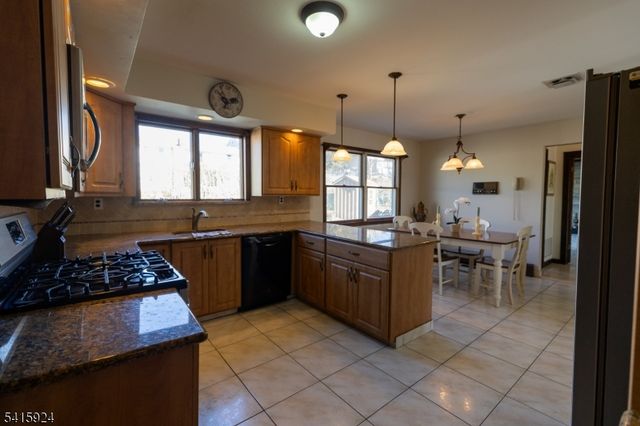 23 Carr Pl, Totowa Boro, NJ 07512