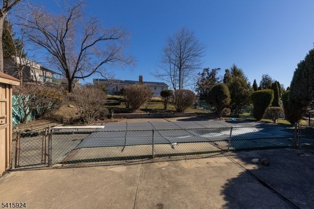 23 Carr Pl, Totowa Boro, NJ 07512