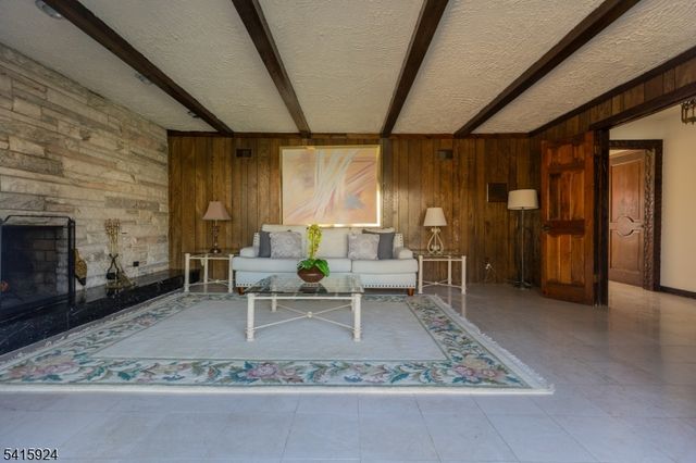 23 Carr Pl, Totowa Boro, NJ 07512