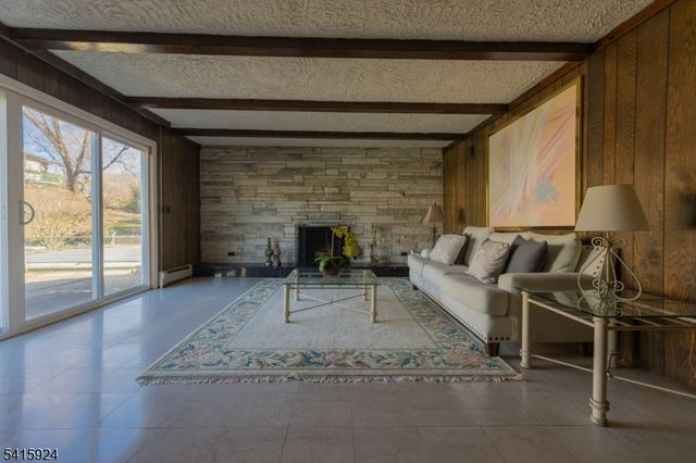 23 Carr Pl, Totowa Boro, NJ 07512