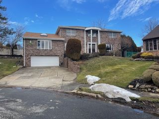 23 Carr Pl, Totowa Boro, NJ 07512