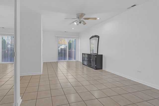 8239 N NEW ENGLAND Avenue, Niles, IL 60714