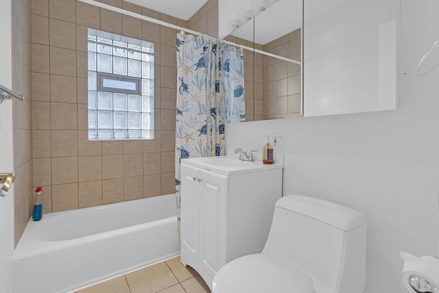 8239 N NEW ENGLAND Avenue, Niles, IL 60714