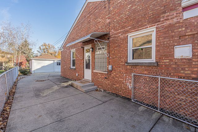 8239 N NEW ENGLAND Avenue, Niles, IL 60714