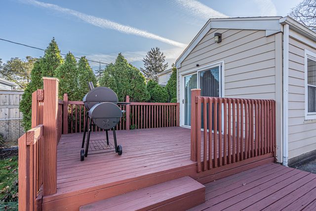 8239 N NEW ENGLAND Avenue, Niles, IL 60714