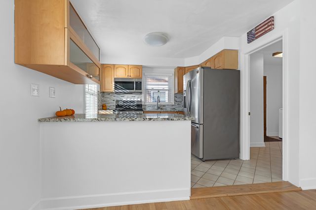 8239 N NEW ENGLAND Avenue, Niles, IL 60714