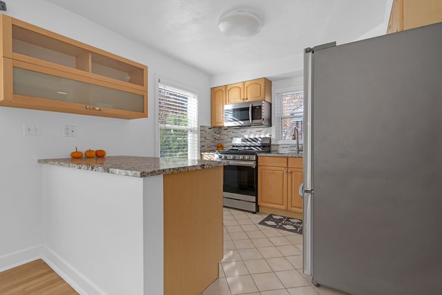 8239 N NEW ENGLAND Avenue, Niles, IL 60714