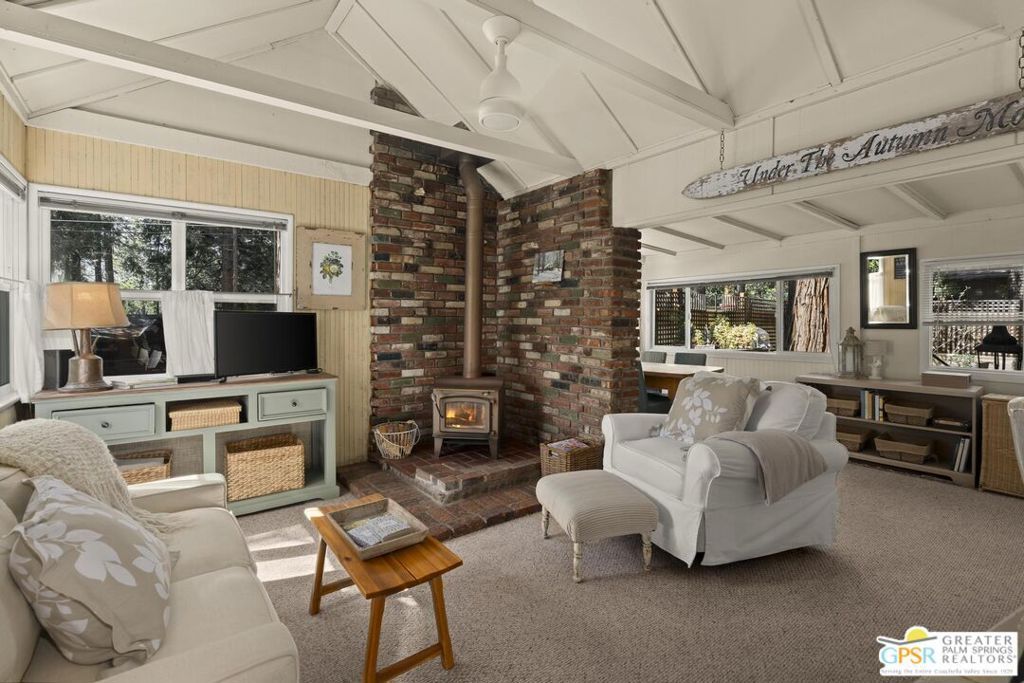 Image 5 of property listing at 53555 Marian View Drive, Idyllwild, CA 92549