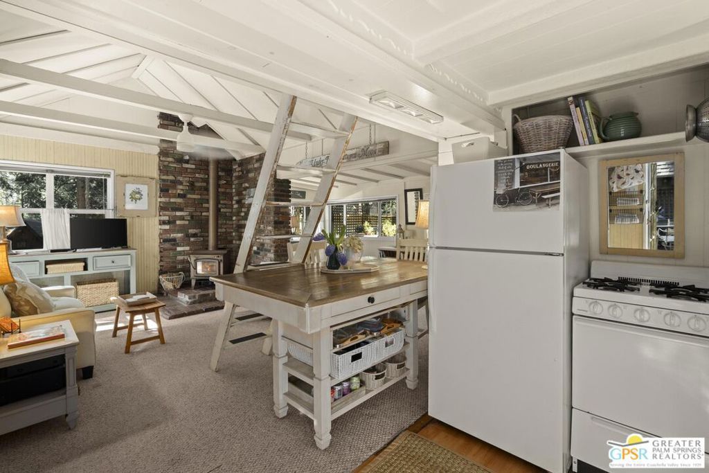 Image 7 of property listing at 53555 Marian View Drive, Idyllwild, CA 92549