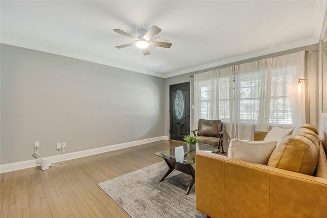 932 MAYFAIR CIRCLE, Orlando, FL 32803