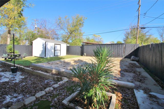 2914 Britton Drive, Dallas, TX 75216