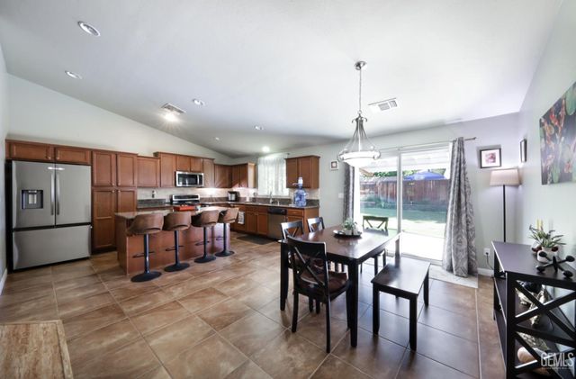 9514 Midnight Creek Way, Bakersfield, CA 93311