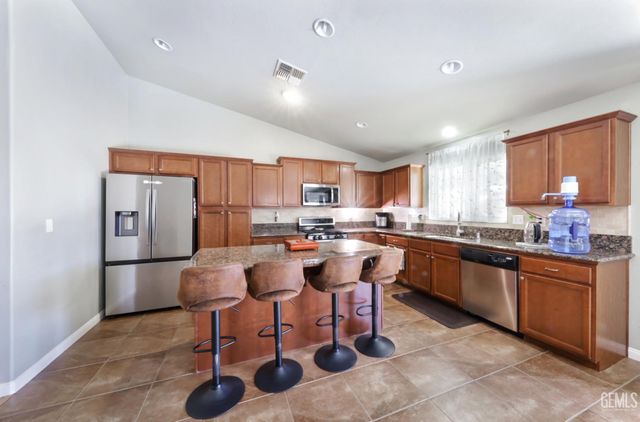 9514 Midnight Creek Way, Bakersfield, CA 93311