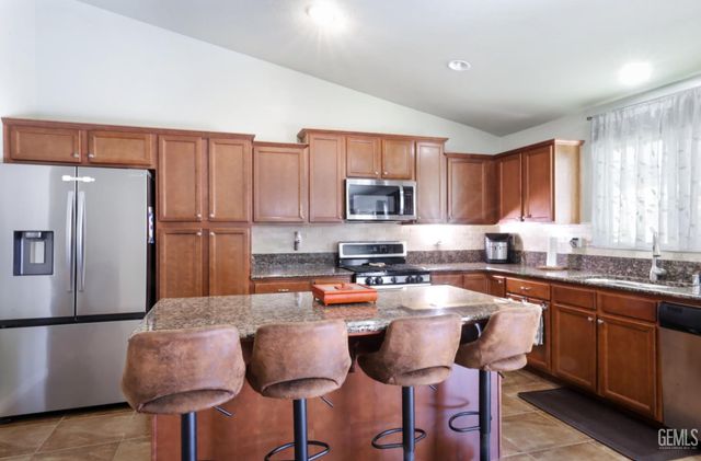 9514 Midnight Creek Way, Bakersfield, CA 93311
