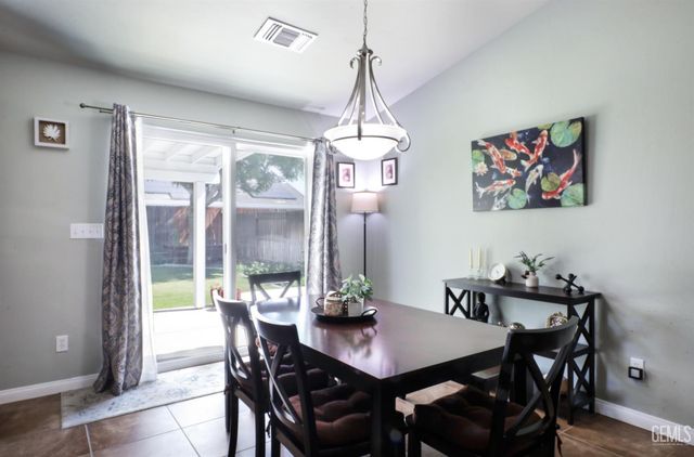 9514 Midnight Creek Way, Bakersfield, CA 93311