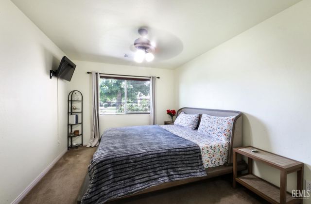 9514 Midnight Creek Way, Bakersfield, CA 93311