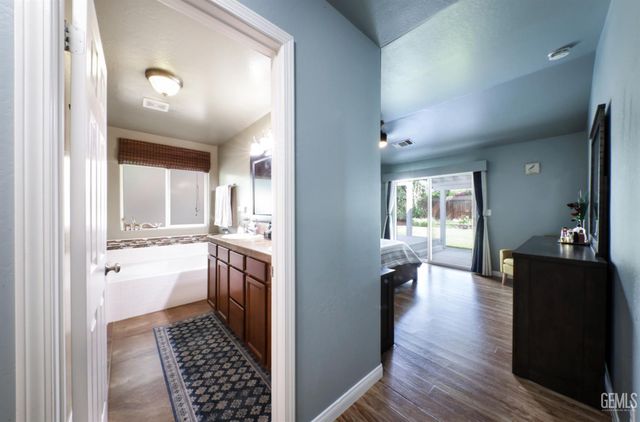 9514 Midnight Creek Way, Bakersfield, CA 93311