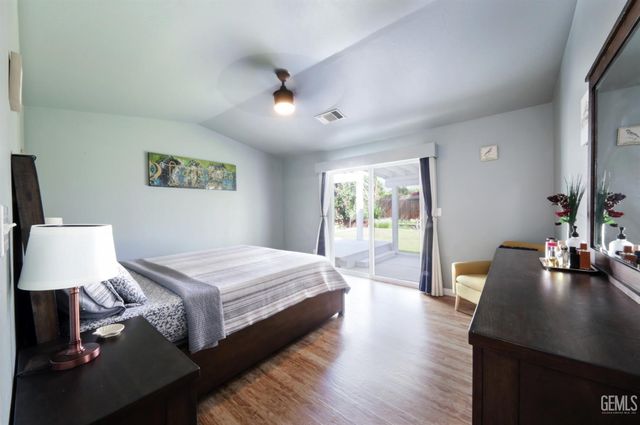 9514 Midnight Creek Way, Bakersfield, CA 93311