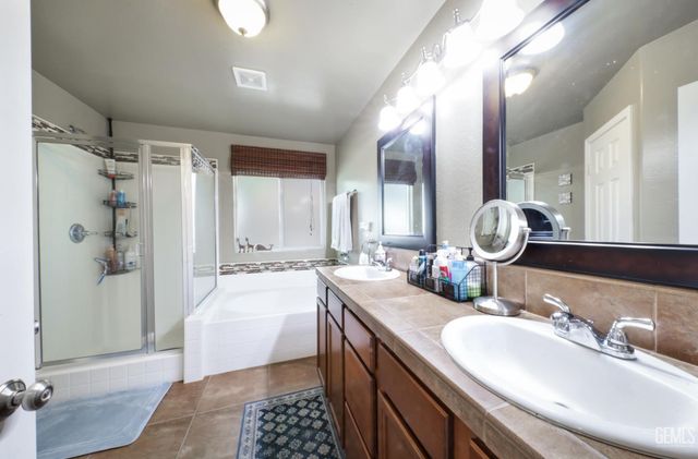 9514 Midnight Creek Way, Bakersfield, CA 93311