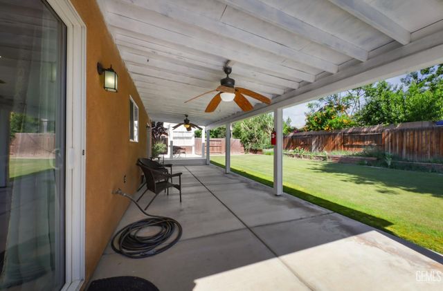 9514 Midnight Creek Way, Bakersfield, CA 93311