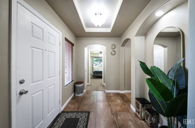 9514 Midnight Creek Way, Bakersfield, CA 93311