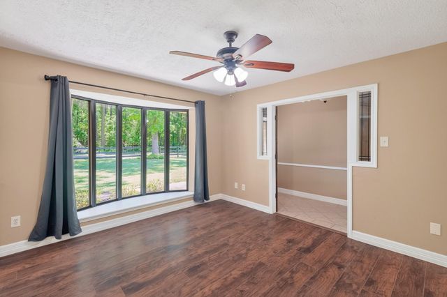 10070 Woodcreek Circle, Willis, TX 77318