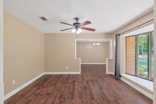 10070 Woodcreek Circle, Willis, TX 77318