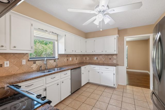 10070 Woodcreek Circle, Willis, TX 77318