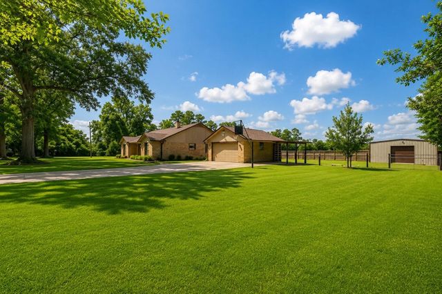 10070 Woodcreek Circle, Willis, TX 77318