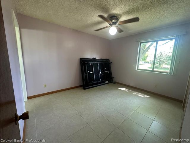 5398 Linger Lane, Lapeer, MI 48446