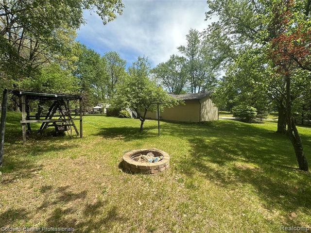 5398 Linger Lane, Lapeer, MI 48446