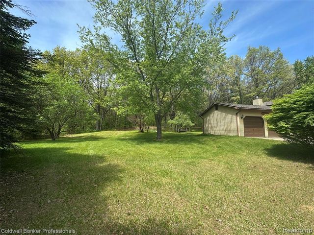 5398 Linger Lane, Lapeer, MI 48446