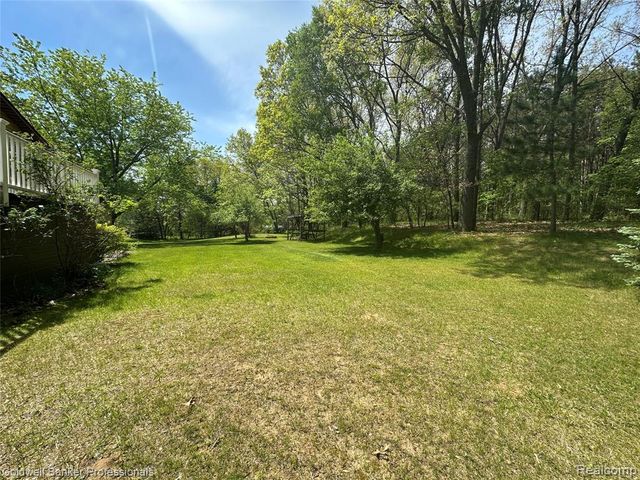 5398 Linger Lane, Lapeer, MI 48446