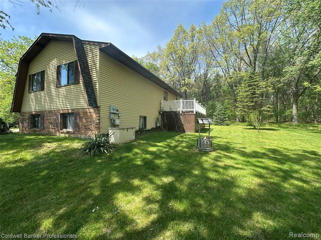 5398 Linger Lane, Lapeer, MI 48446