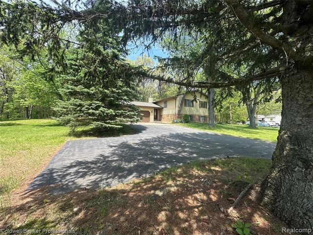 5398 Linger Lane, Lapeer, MI 48446