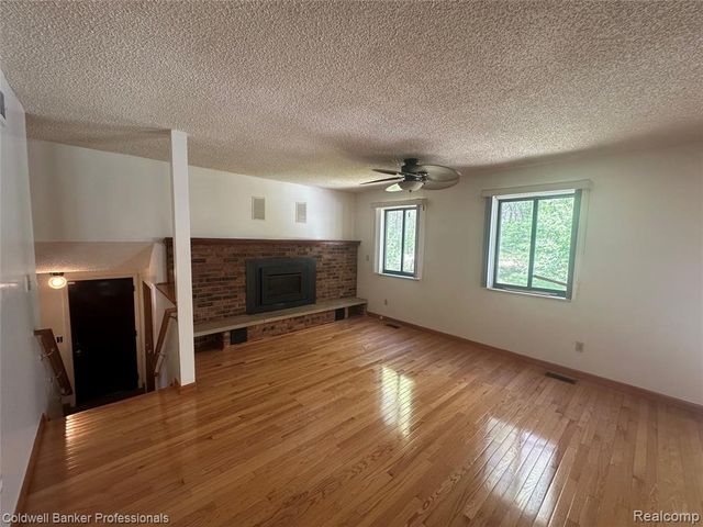 5398 Linger Lane, Lapeer, MI 48446
