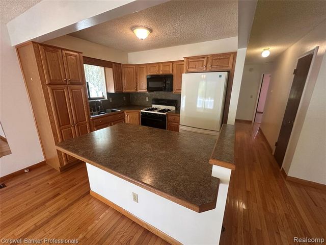 5398 Linger Lane, Lapeer, MI 48446