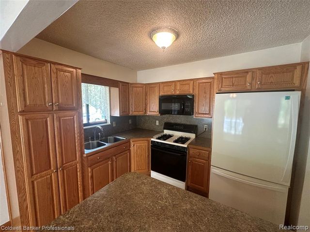 5398 Linger Lane, Lapeer, MI 48446