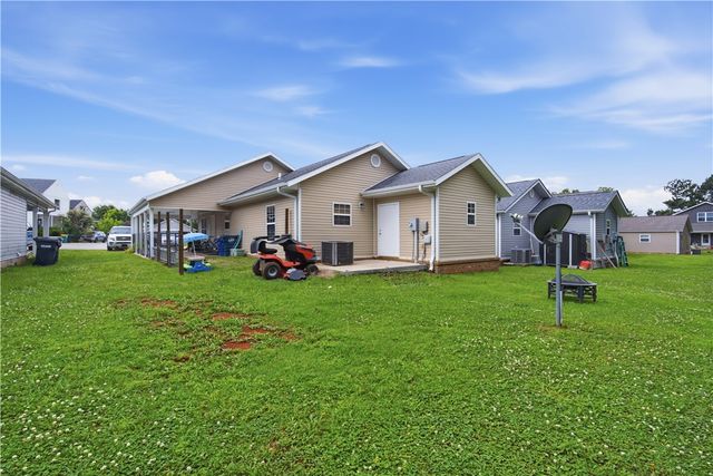 409 E Linda Lane, Rogers, AR 72758
