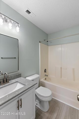 407 Meadowbrook Lane, Jacksonville, NC 28546