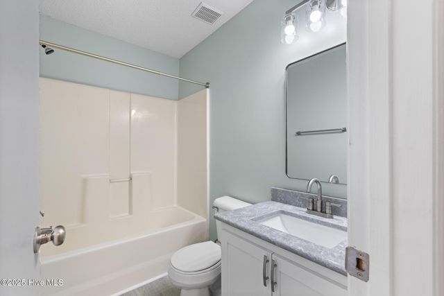 407 Meadowbrook Lane, Jacksonville, NC 28546