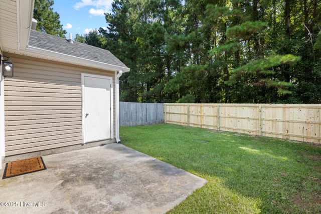 407 Meadowbrook Lane, Jacksonville, NC 28546