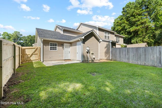 407 Meadowbrook Lane, Jacksonville, NC 28546